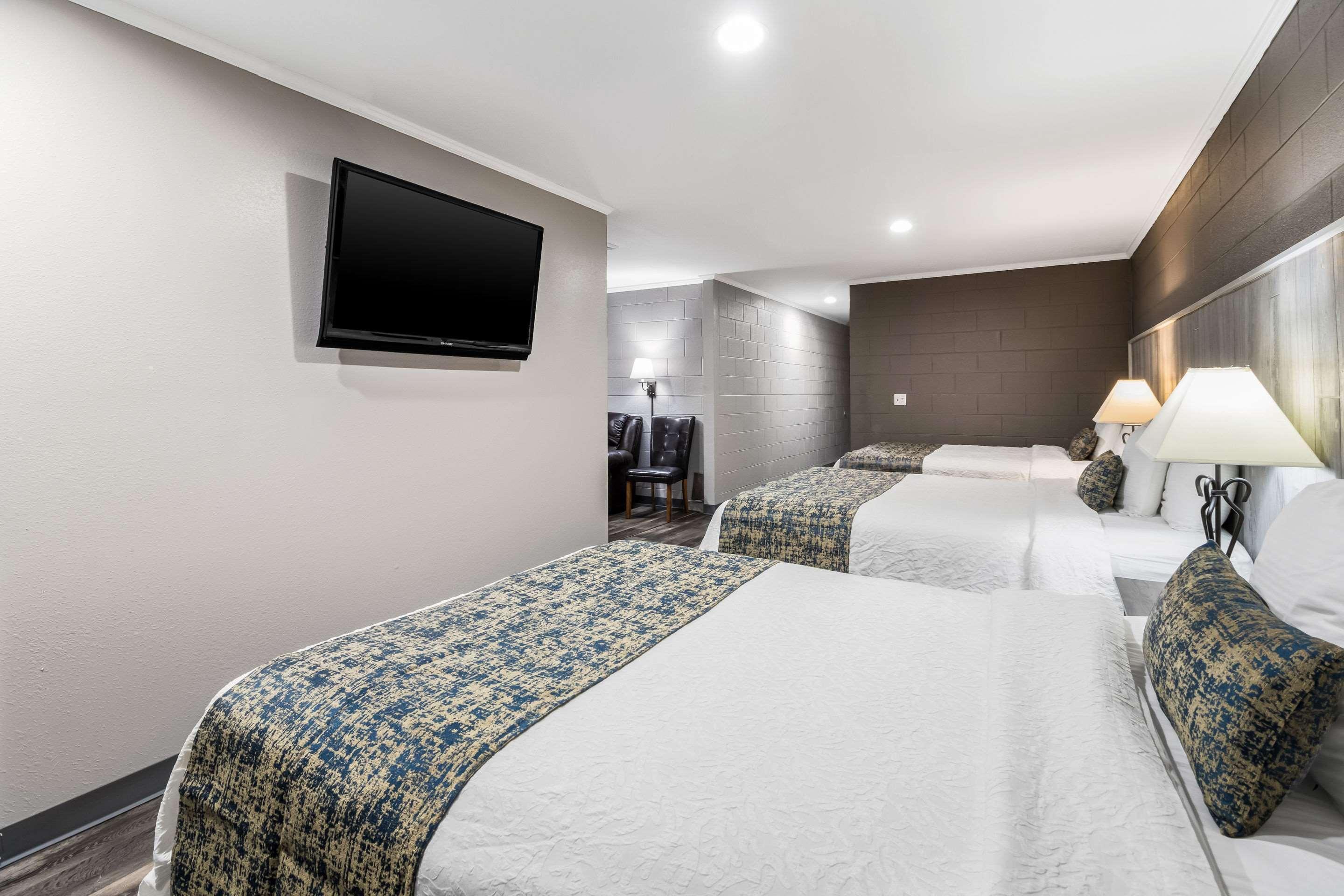 Rodeway Inn Cadiz Exteriér fotografie