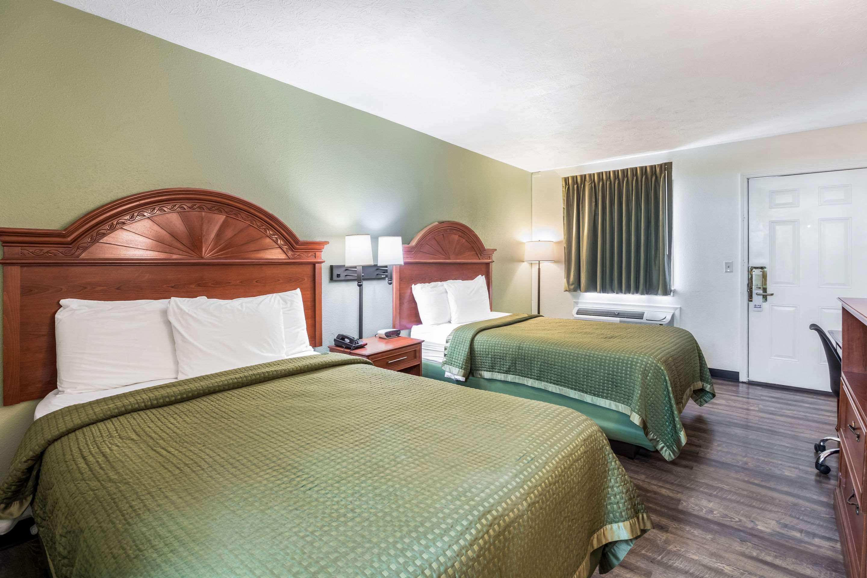 Rodeway Inn Cadiz Exteriér fotografie